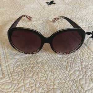 Betsey Johnson Sunglasses 🕶